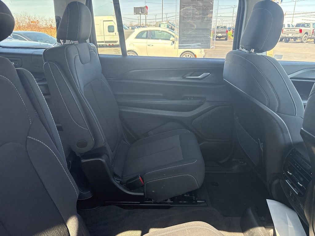 Used 2023 Jeep Grand Cherokee L Laredo w/ Luxury Tech Group I image 10