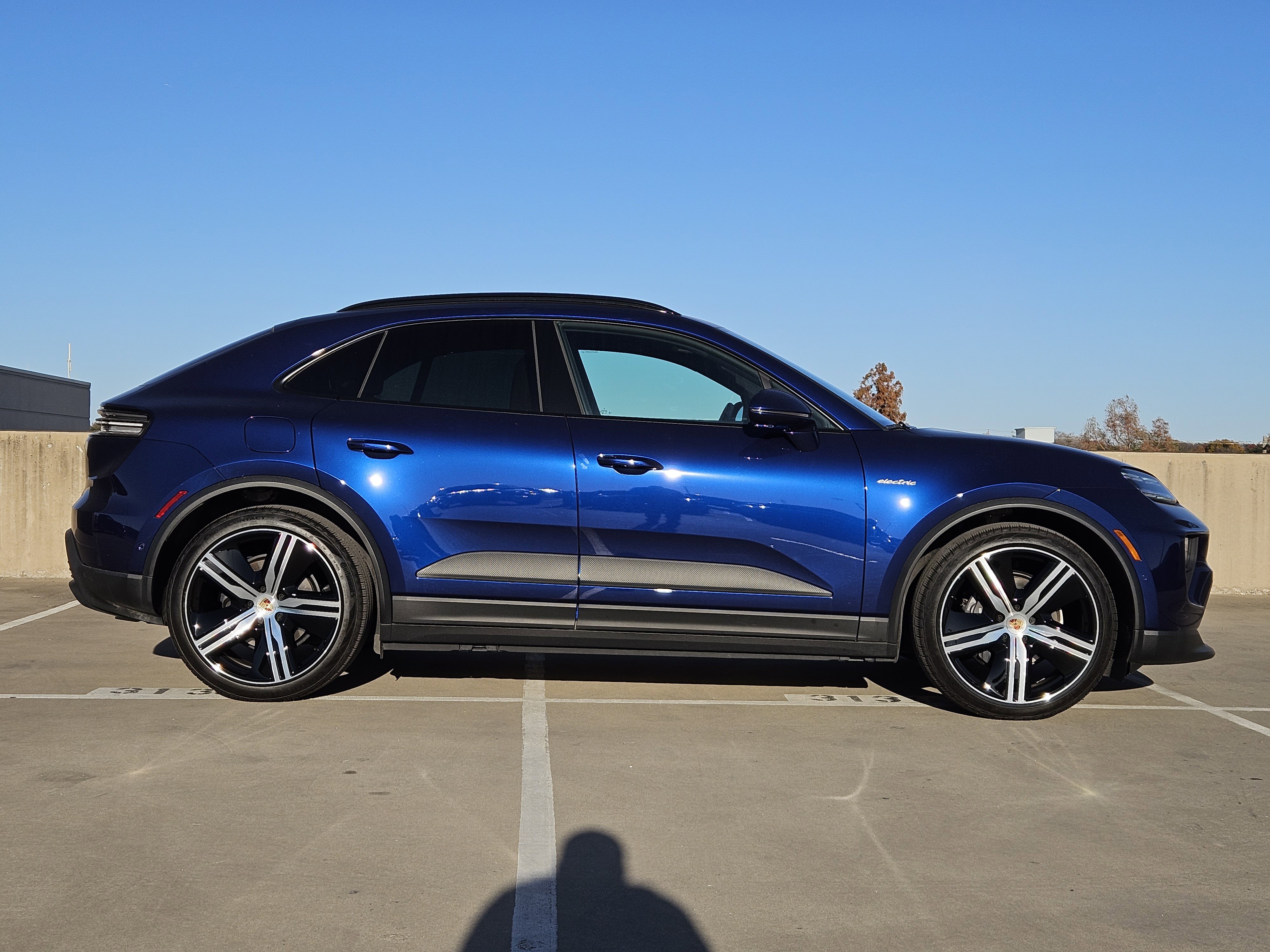 Certified 2024 Porsche Macan 4 Electric image 9