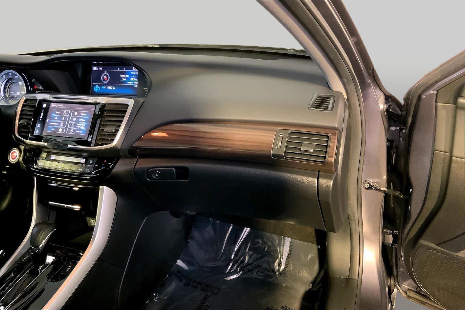 Used 2017 Honda Accord EX-L image 19