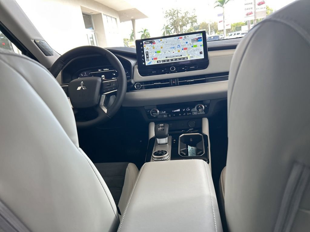 New 2026 Mitsubishi Outlander SE image 28