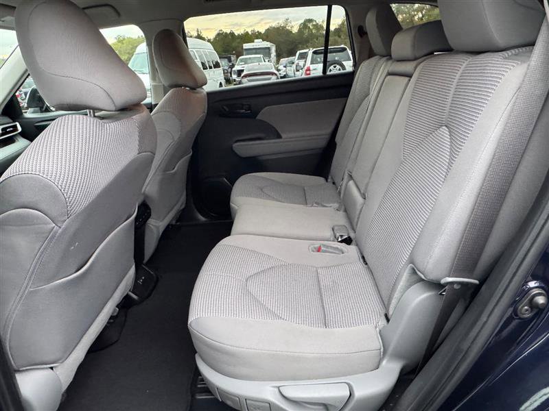 Used 2024 Toyota Highlander LE image 36