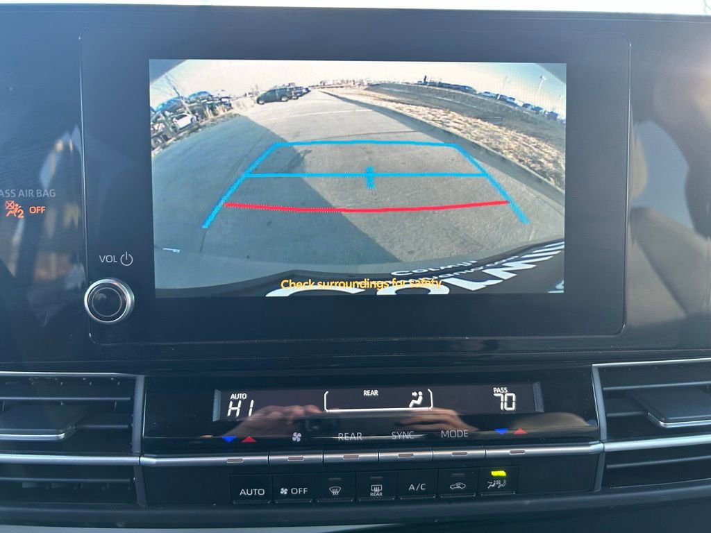 Used 2025 Toyota Sienna LE image 22