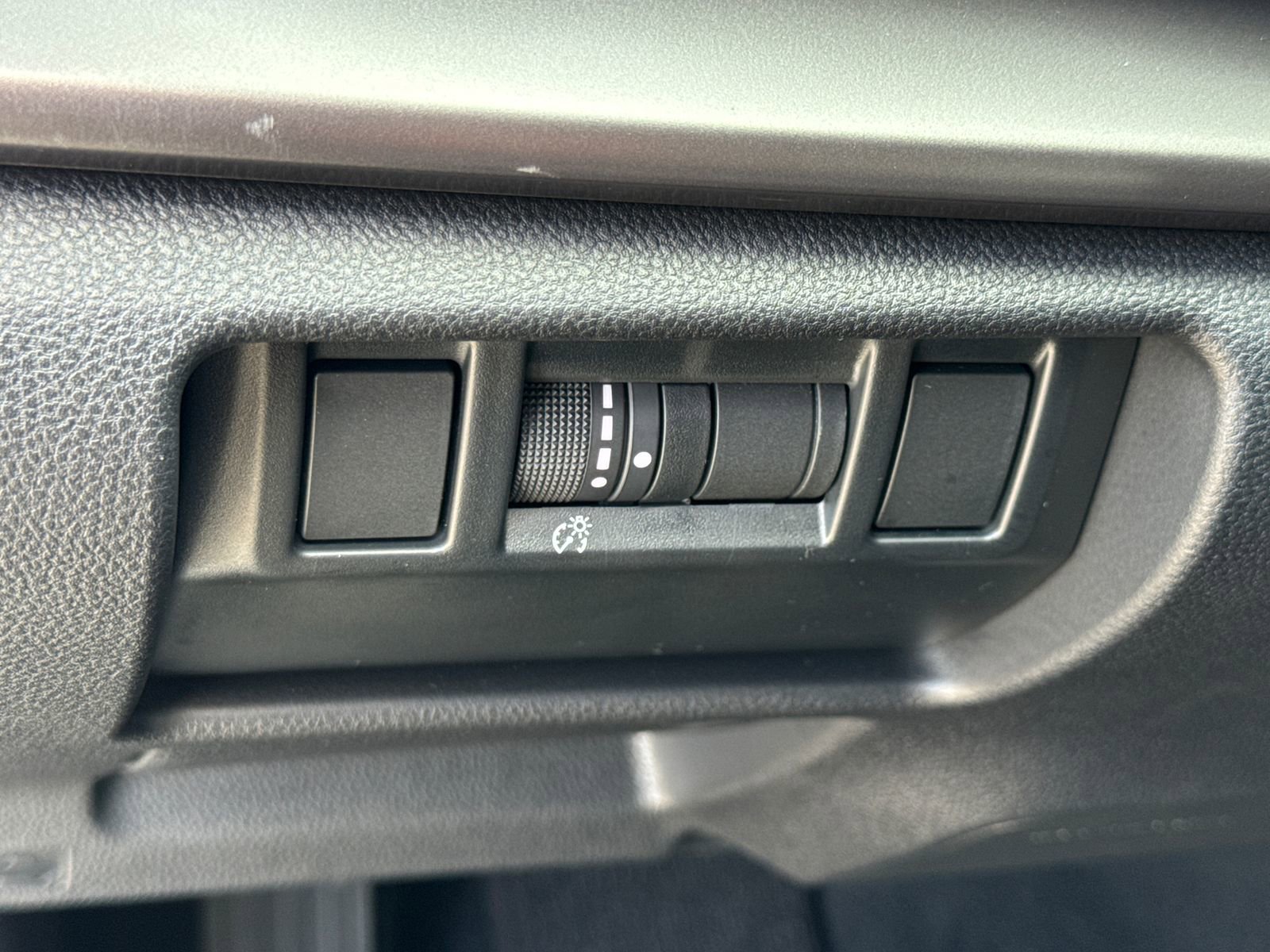 Certified 2025 Subaru Impreza 2.0i image 17