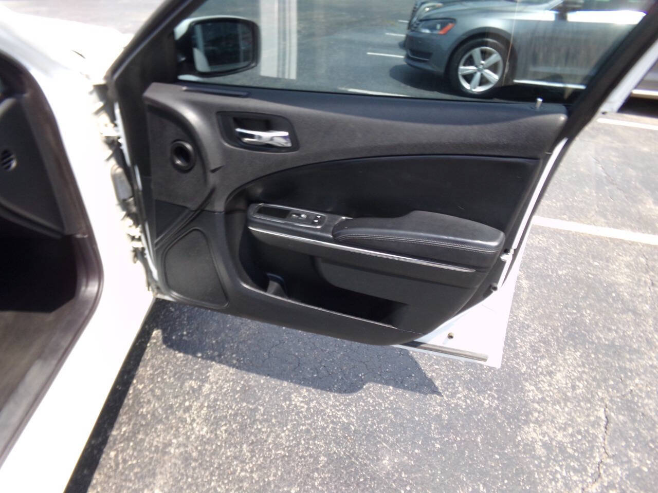 Used 2014 Dodge Charger SE RWD image 28