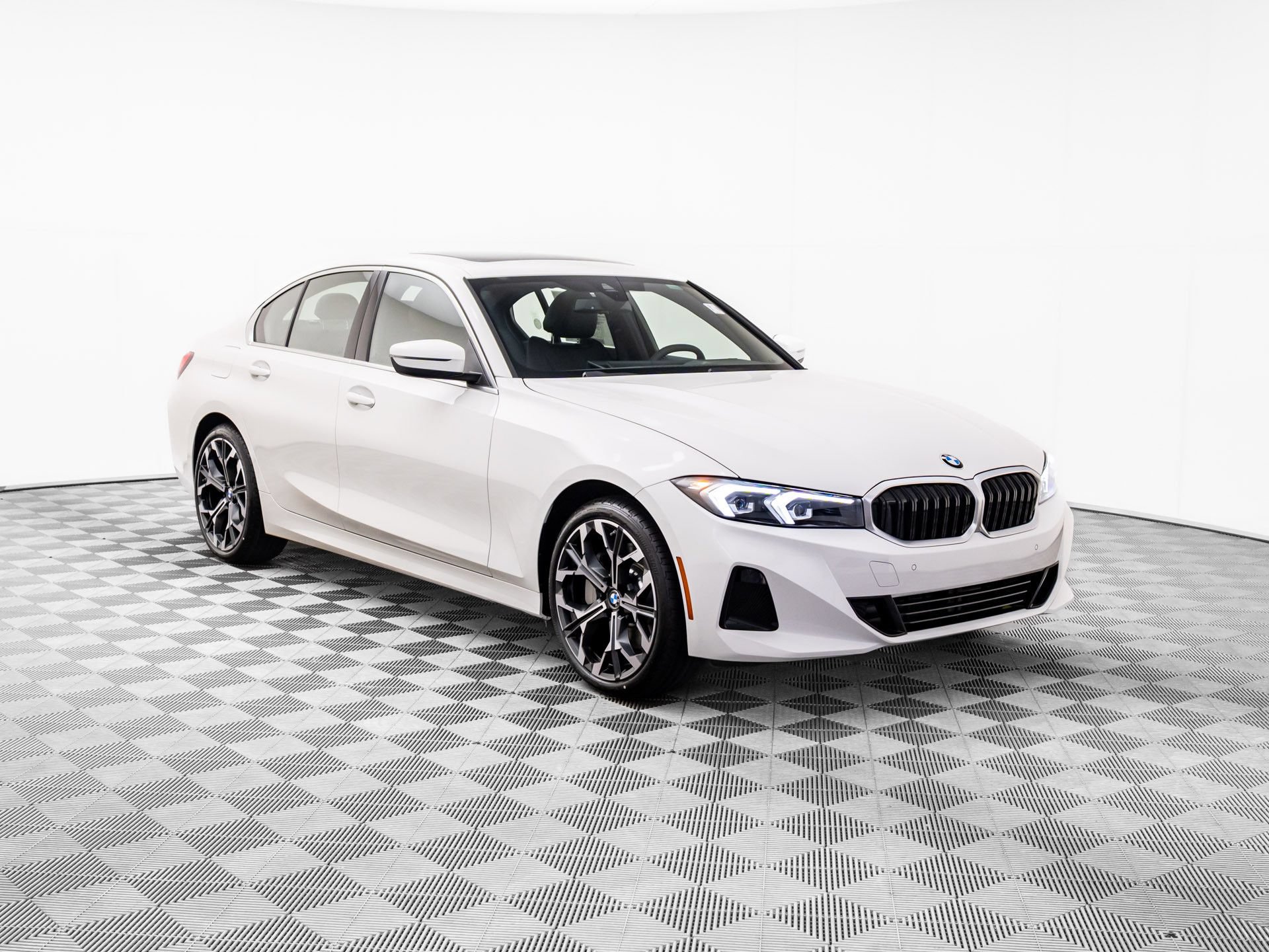 Used 2026 BMW 330i xDrive Sedan w/ Convenience Package AWD/4WD image 8