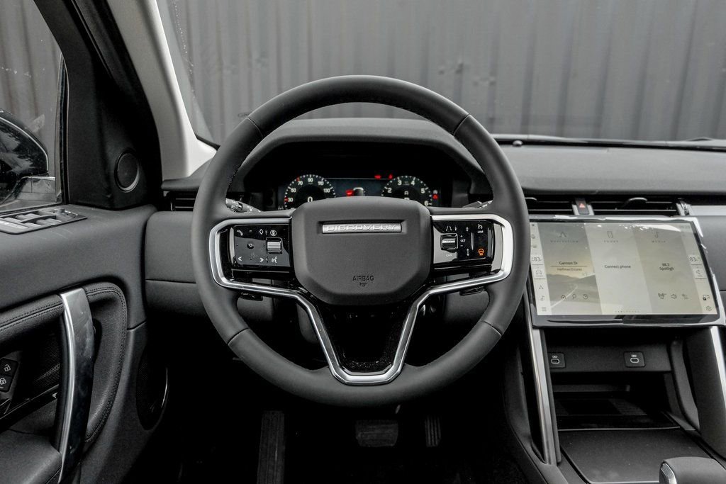 Used 2025 Land Rover Discovery Sport S image 17