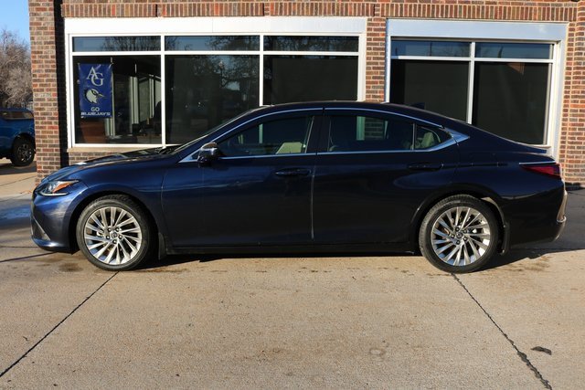 Used 2019 Lexus ES 350 Ultra Luxury image 2