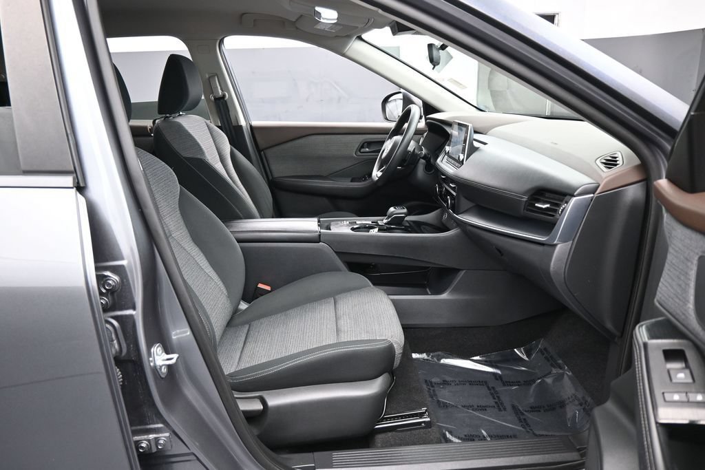 Used 2021 Nissan Rogue S FWD image 35