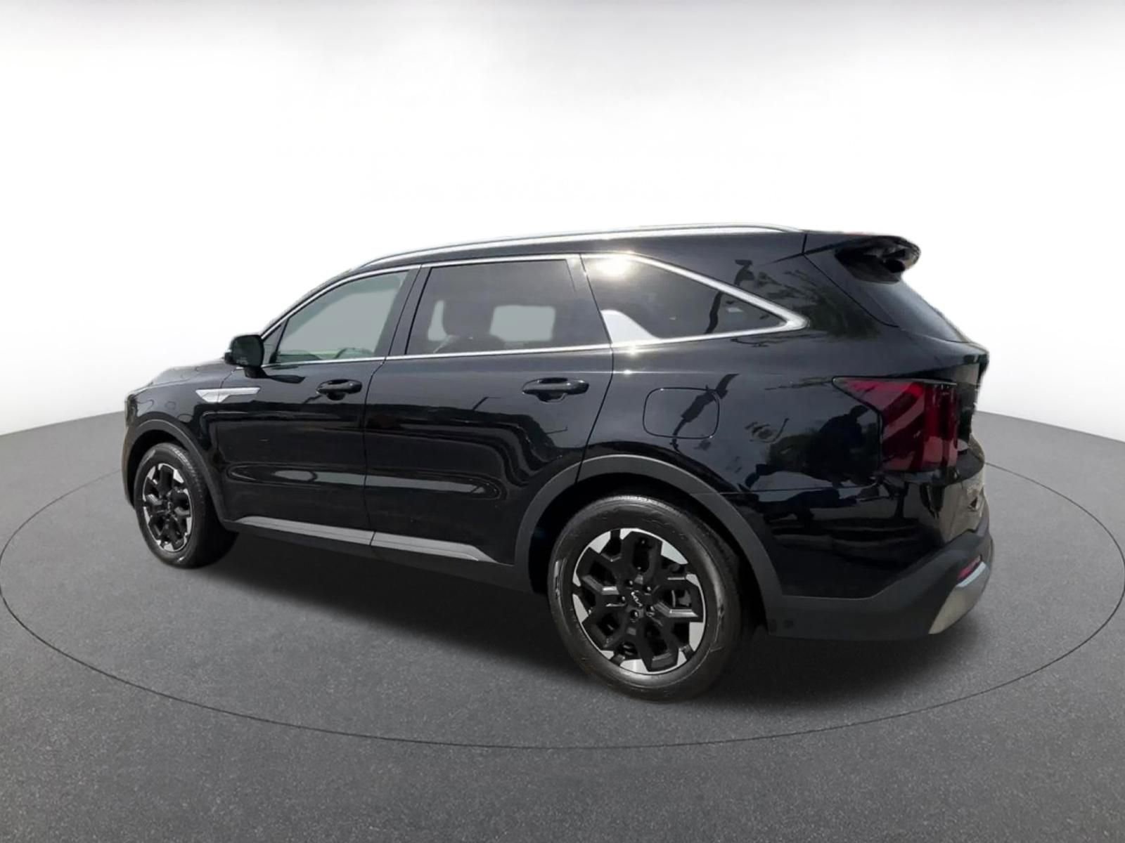 Used 2024 Kia Sorento S image 10