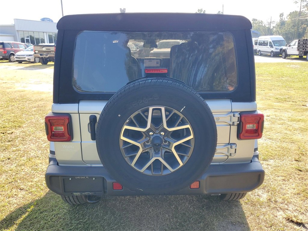 Used 2024 Jeep Wrangler Sahara image 8