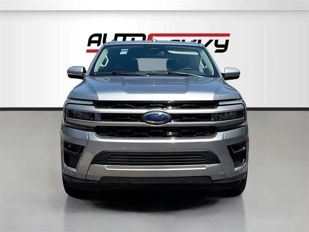 Used 2024 Ford Expedition XLT image 2