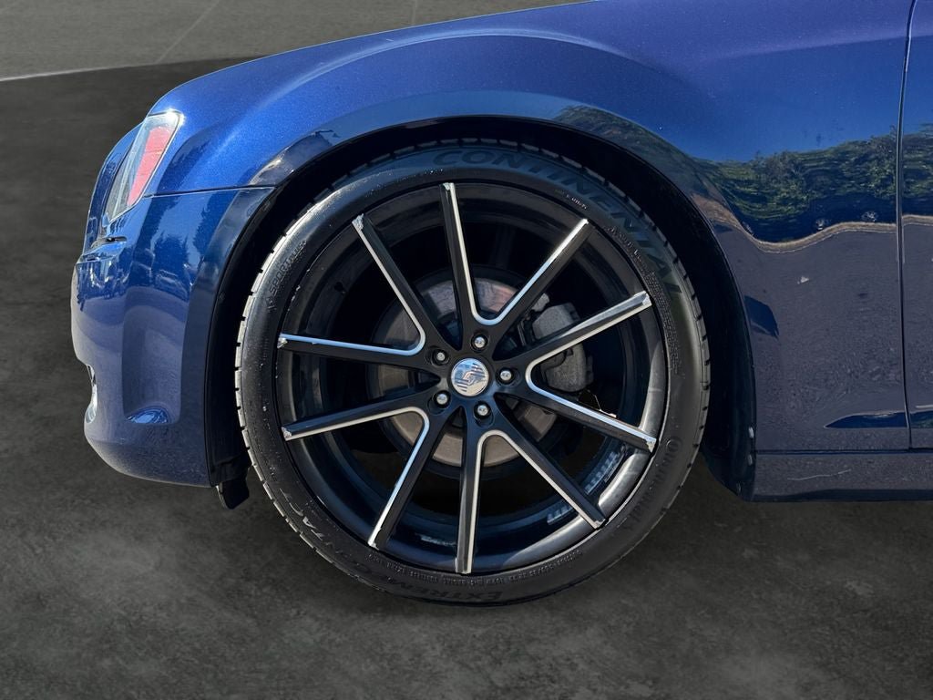 Used 2014 Chrysler 300 S RWD image 4