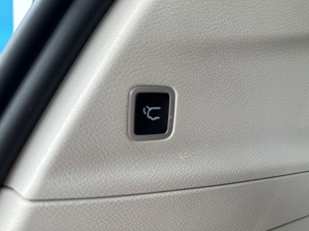 Used 2024 Chrysler Pacifica Touring-L image 10