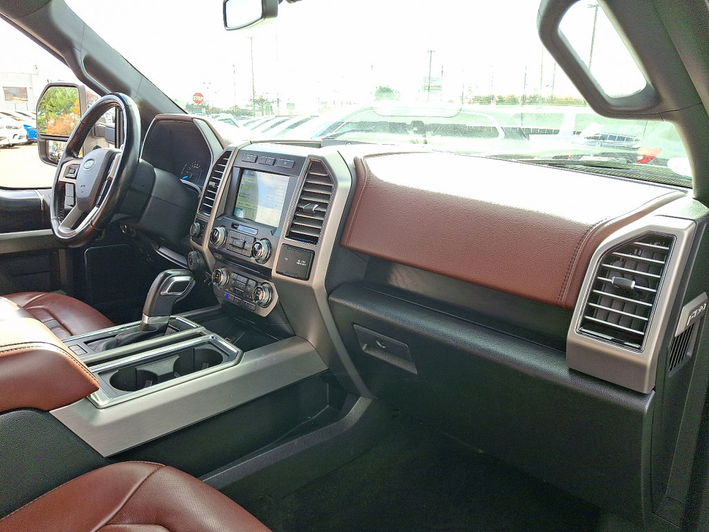 Used 2018 Ford F150 Platinum w/ Equipment Group 701A Luxury image 11