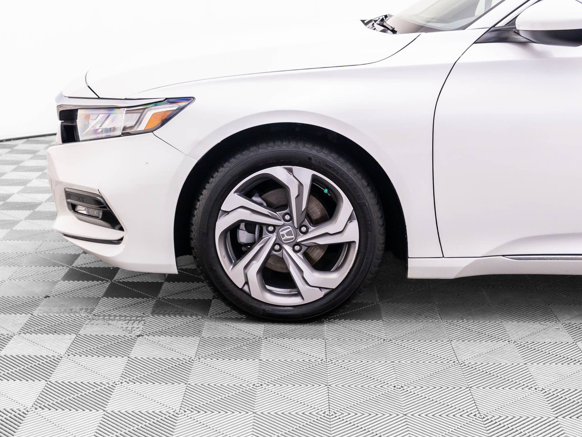 Used 2018 Honda Accord EX image 34