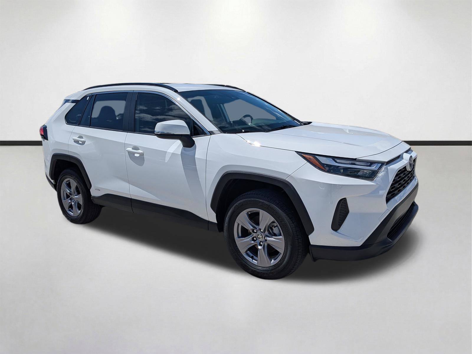 Used 2024 Toyota RAV4 XLE AWD/4WD image 2