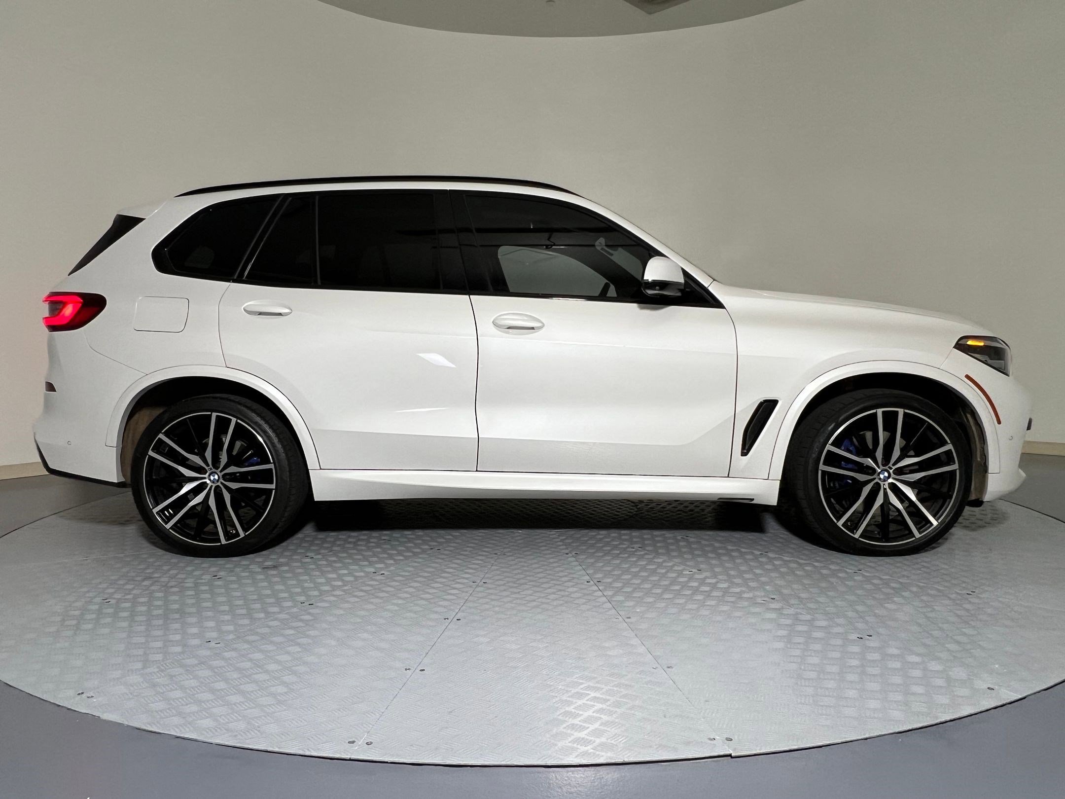 Used 2022 BMW X5 xDrive40i w/ M Sport Package image 7