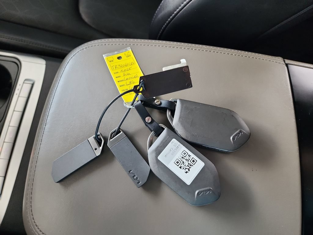 Used 2025 Kia Carnival FWD image 41