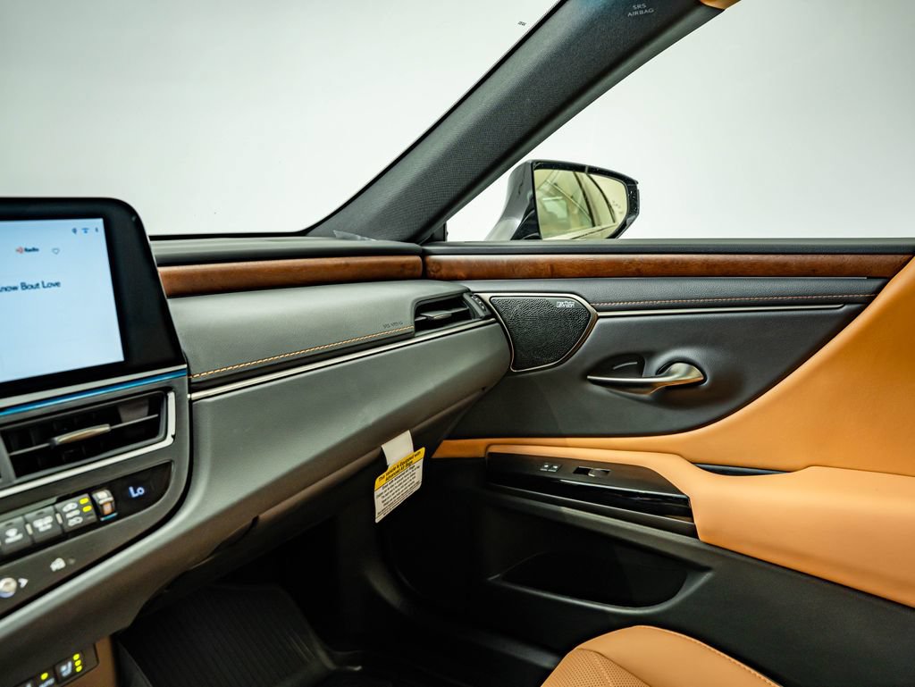 Certified 2025 Lexus ES 300h Ultra Luxury w/ Accessory Package (Z2) FWD image 31