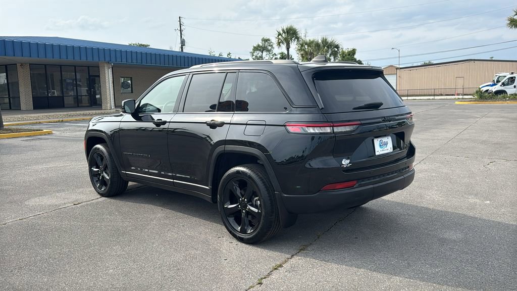 Used 2023 Jeep Grand Cherokee Limited w/ Black Appearance Package RWD image 3