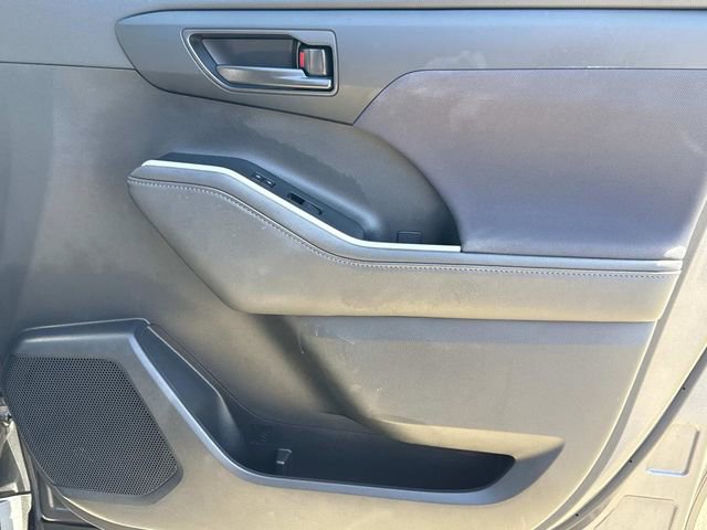 Used 2024 Toyota Highlander LE image 20