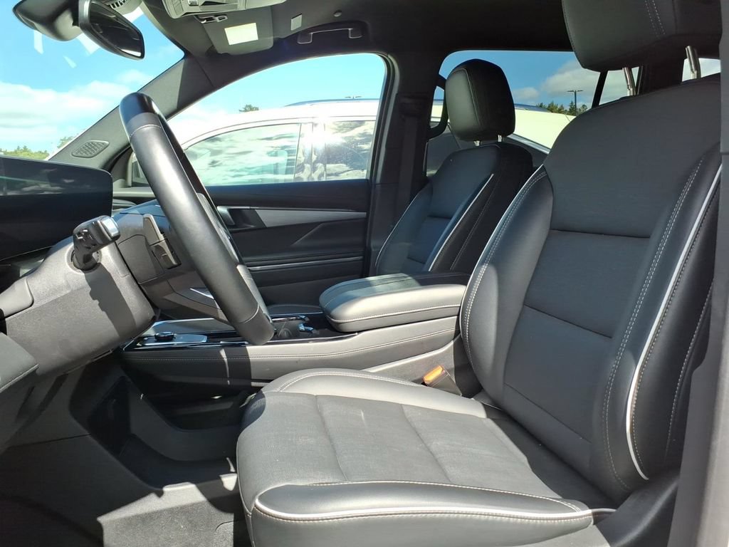 Used 2025 Buick Enclave Preferred AWD/4WD image 17