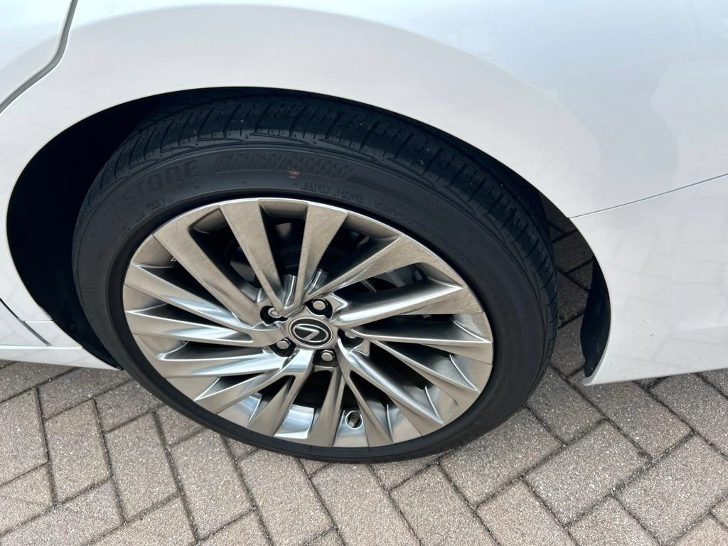 Certified 2022 Lexus ES 300h Ultra Luxury w/ Accessory Package 2 FWD image 11