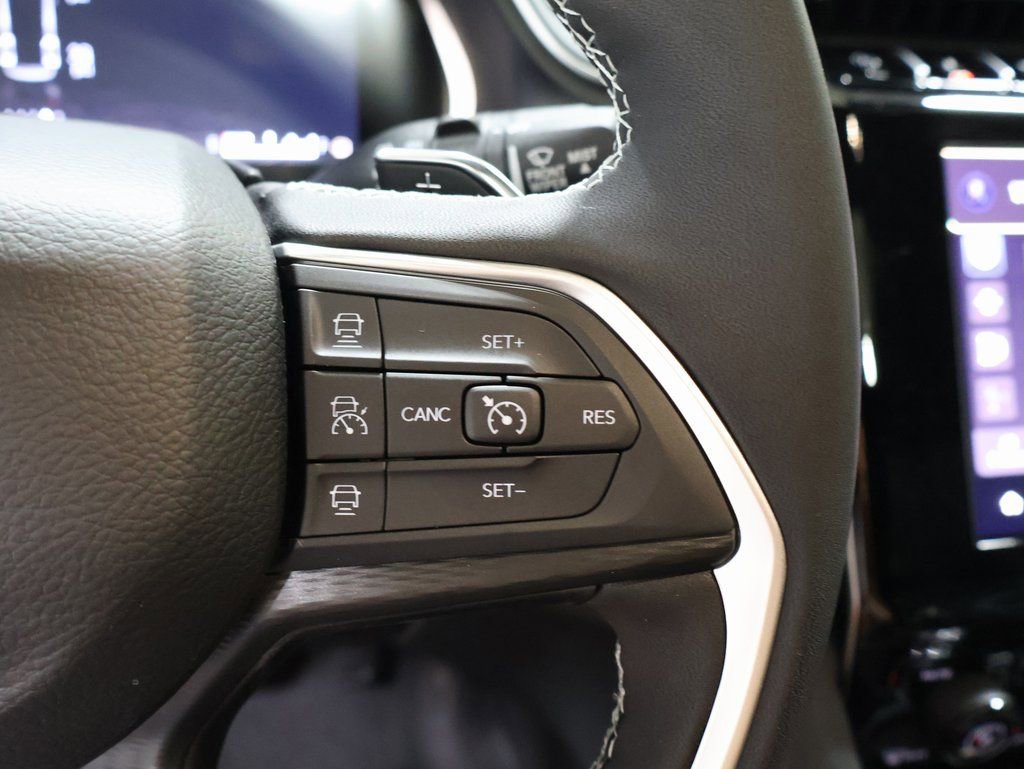 New 2025 Jeep Grand Cherokee L Altitude image 31