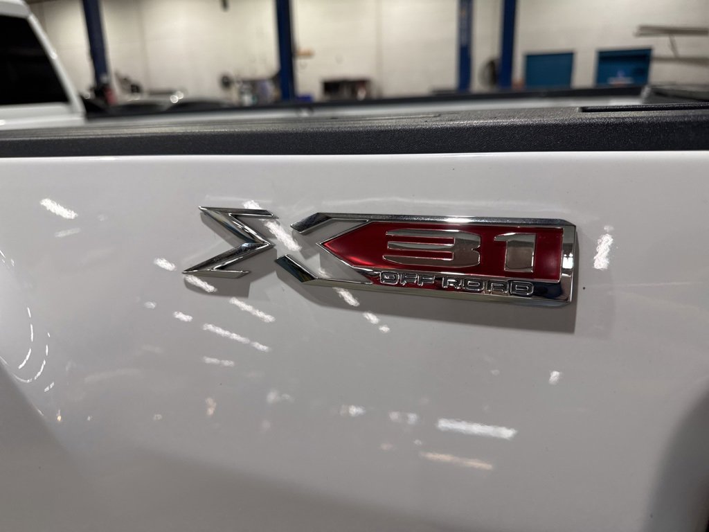 Used 2022 GMC Sierra 3500 SLE w/ SLE Convenience Package image 11