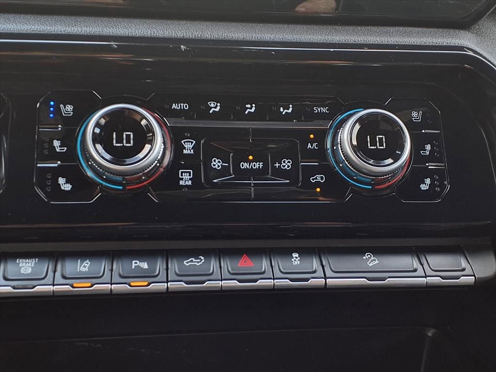 Used 2024 GMC Sierra 2500 AT4 w/ AT4 Premium Plus Package AWD/4WD image 6