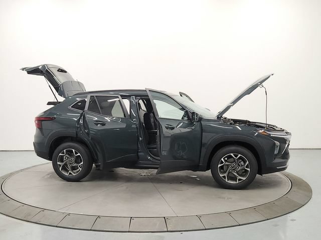 New 2026 Chevrolet Trax LT w/ Driver Confidence Package FWD image 16