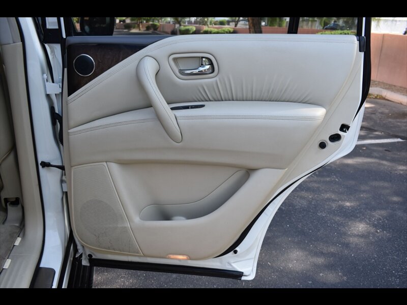 Used 2014 INFINITI QX80 2WD w/ Deluxe Touring Package image 30