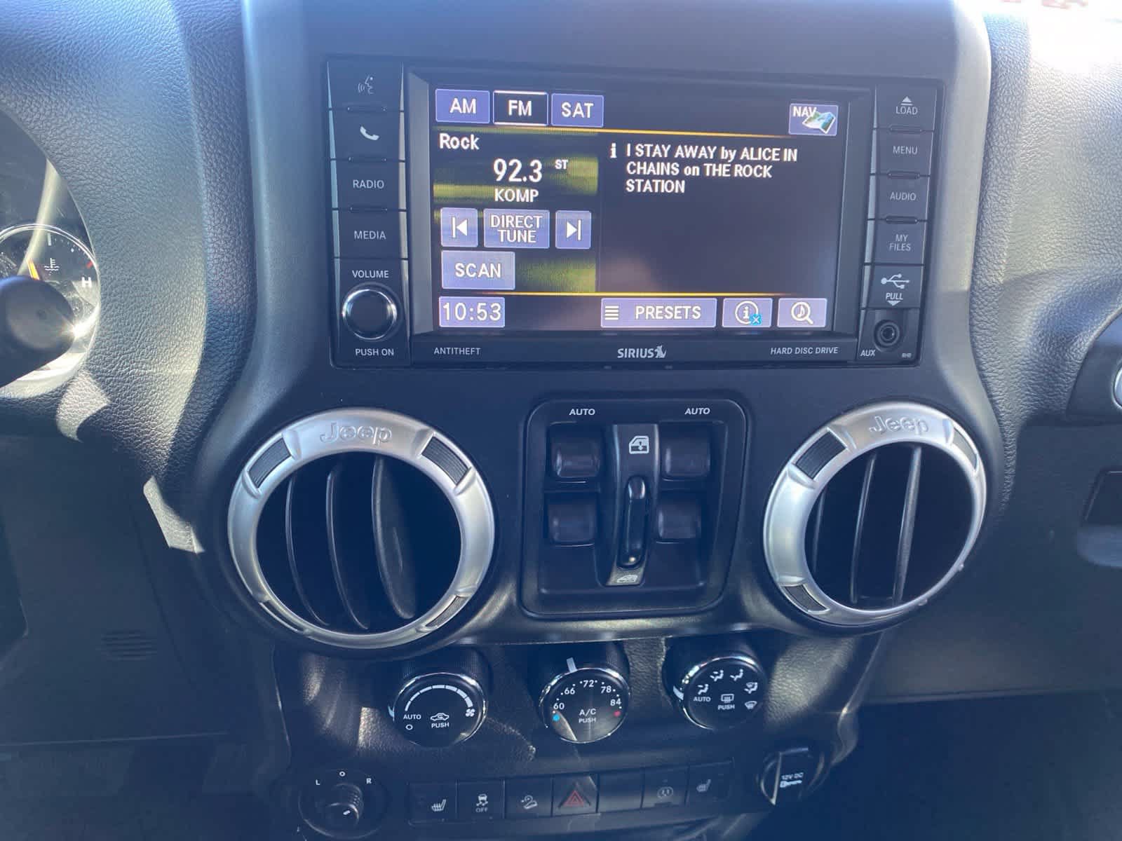 Used 2017 Jeep Wrangler Unlimited Rubicon w/ Connectivity Group AWD/4WD image 16