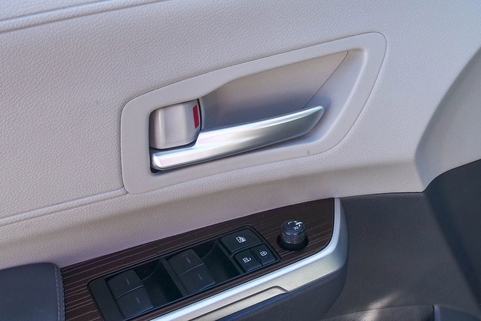 Used 2022 Toyota Sienna XLE image 19