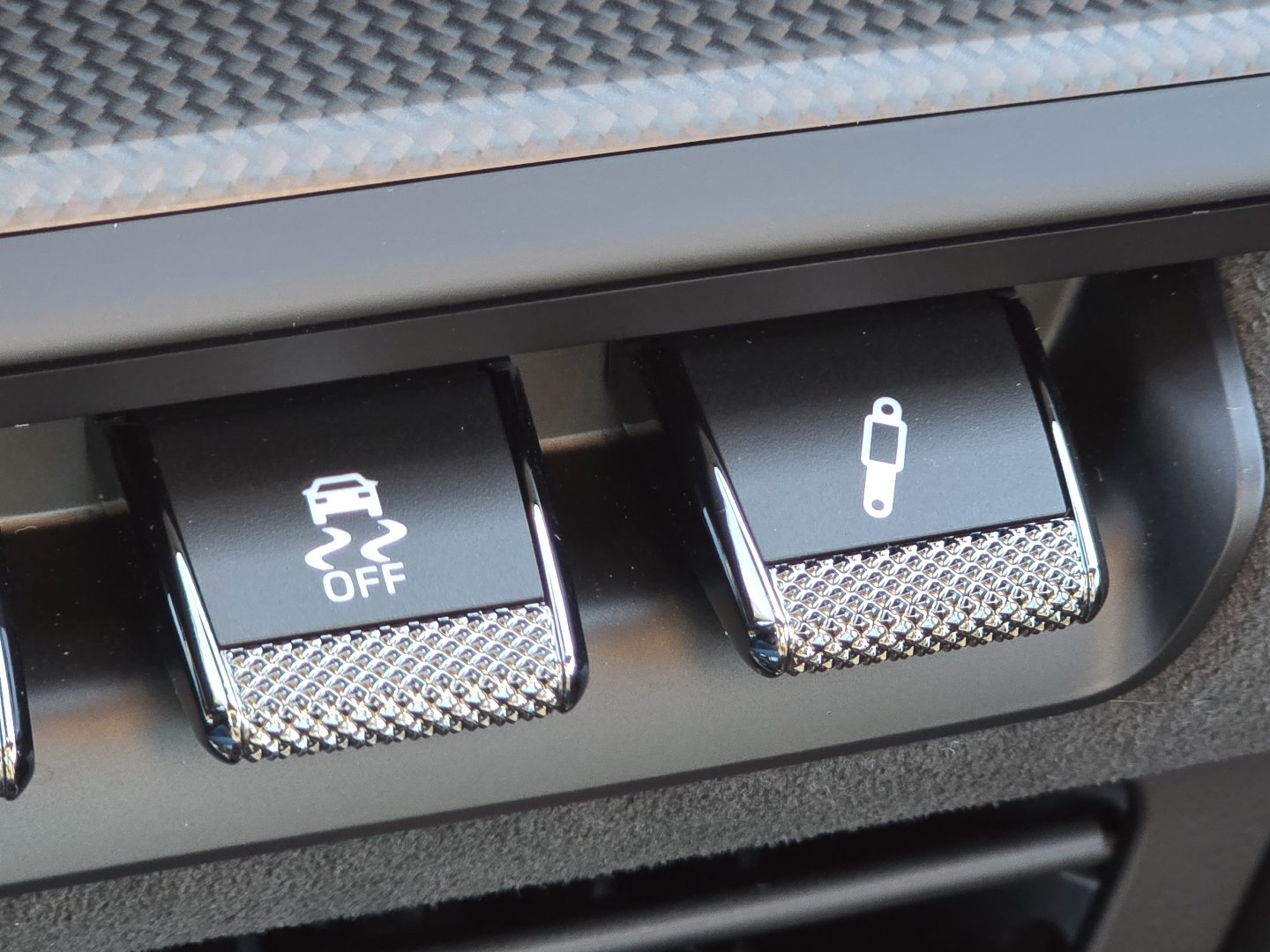 Certified 2025 Porsche 911 Carrera 4 GTS image 17