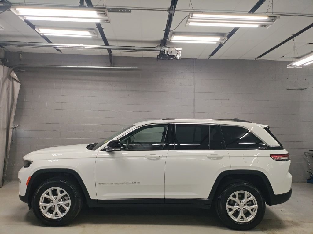 Used 2023 Jeep Grand Cherokee Limited image 17