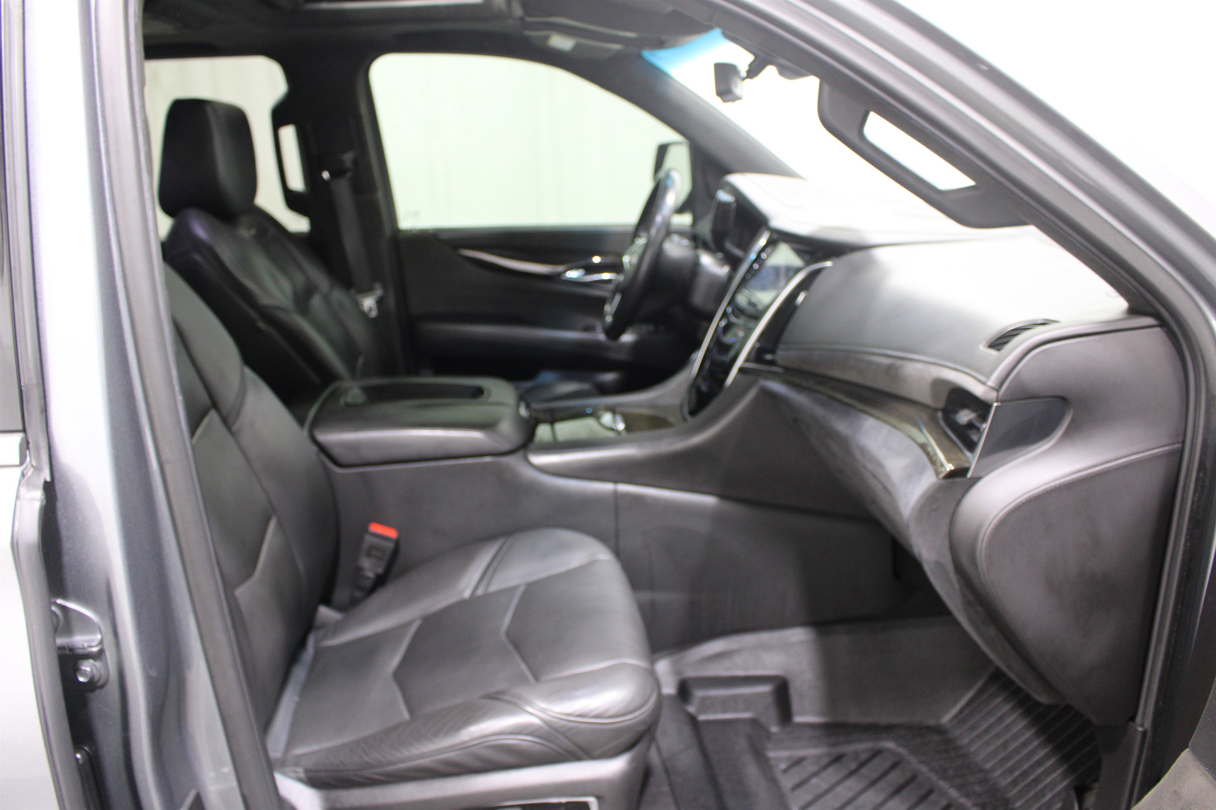 Used 2019 Cadillac Escalade ESV Platinum image 29