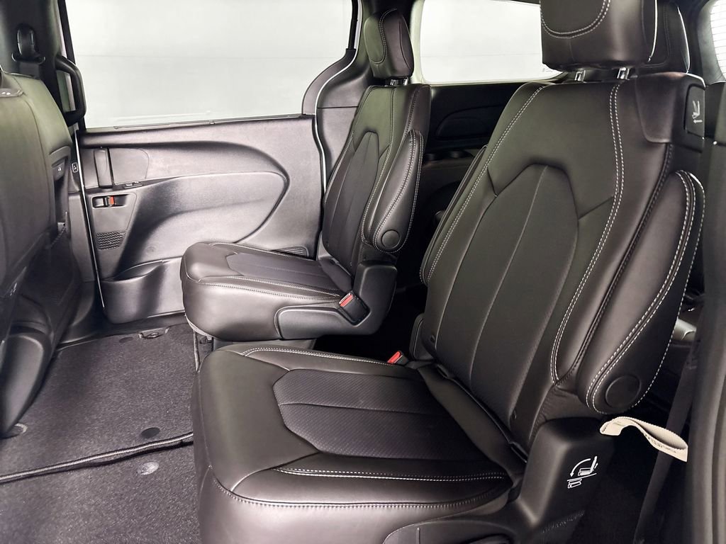 New 2026 Chrysler Pacifica Select image 18