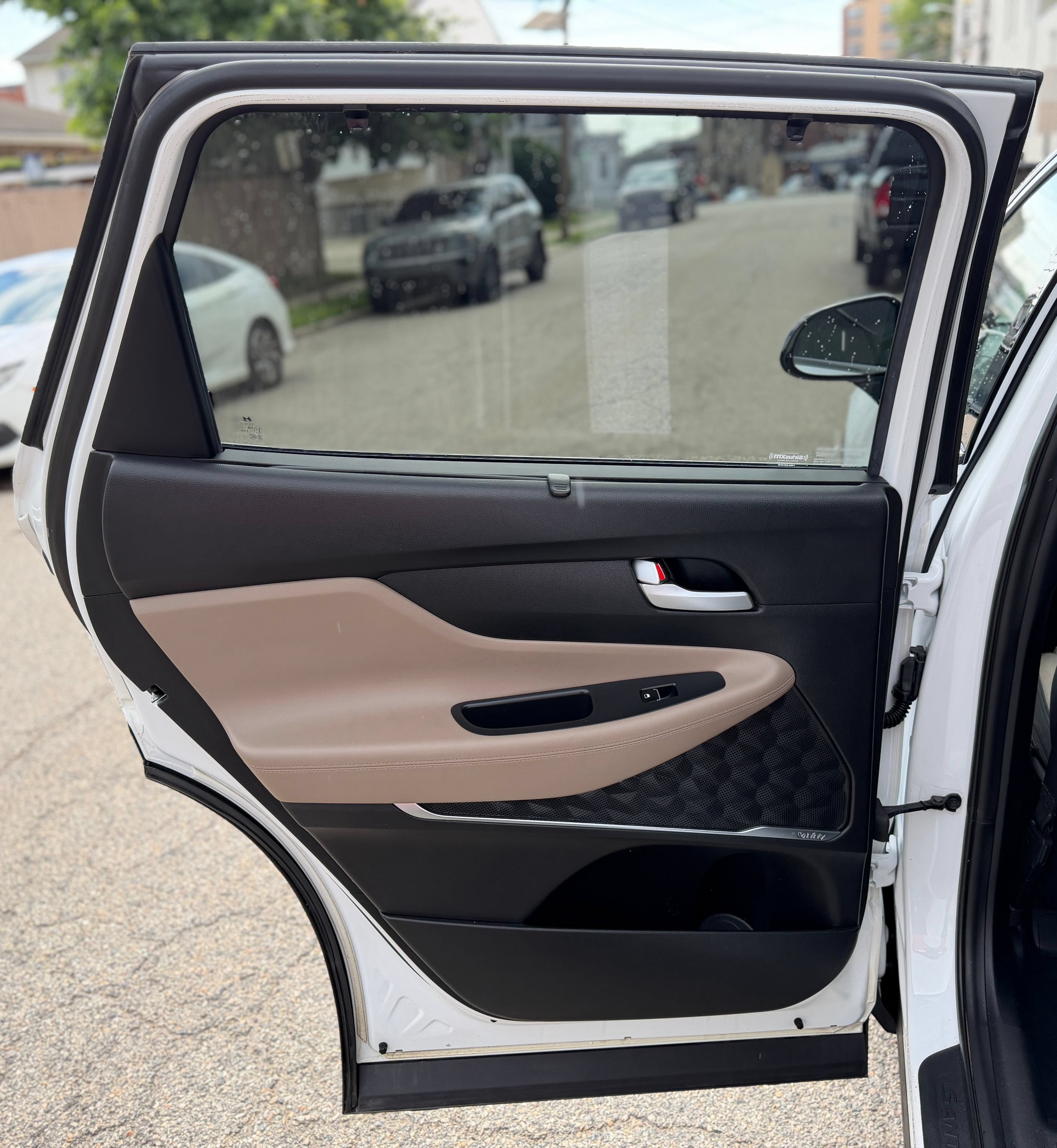 Used 2019 Hyundai Santa Fe SEL AWD/4WD image 16