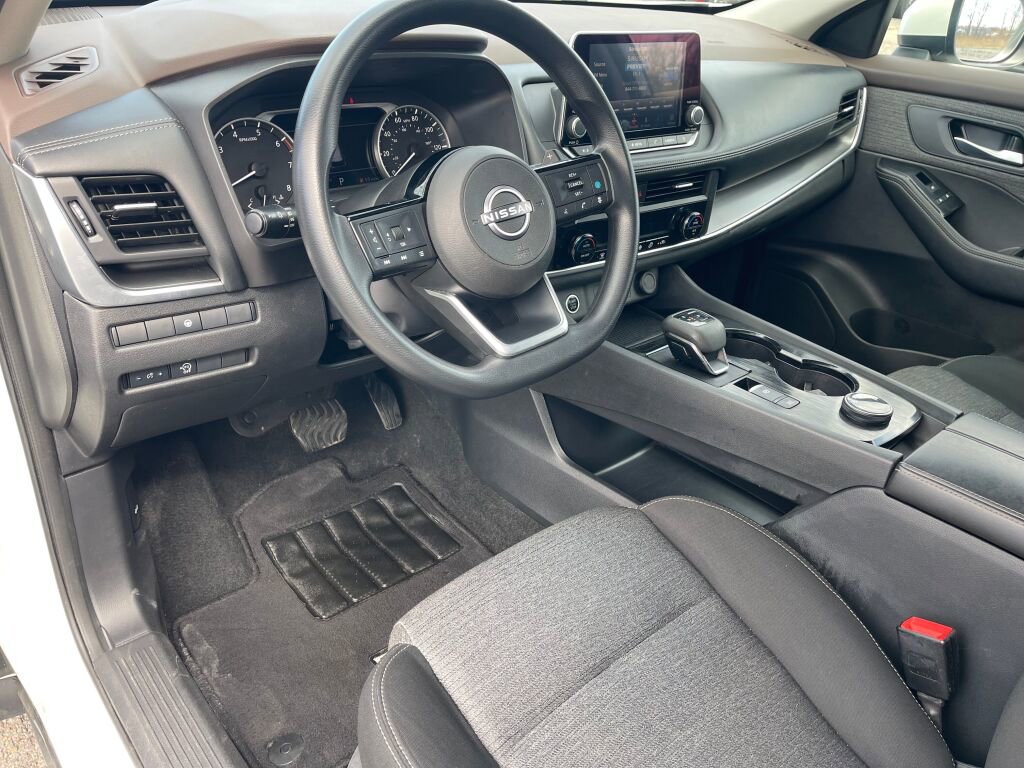 Used 2023 Nissan Rogue SV image 5