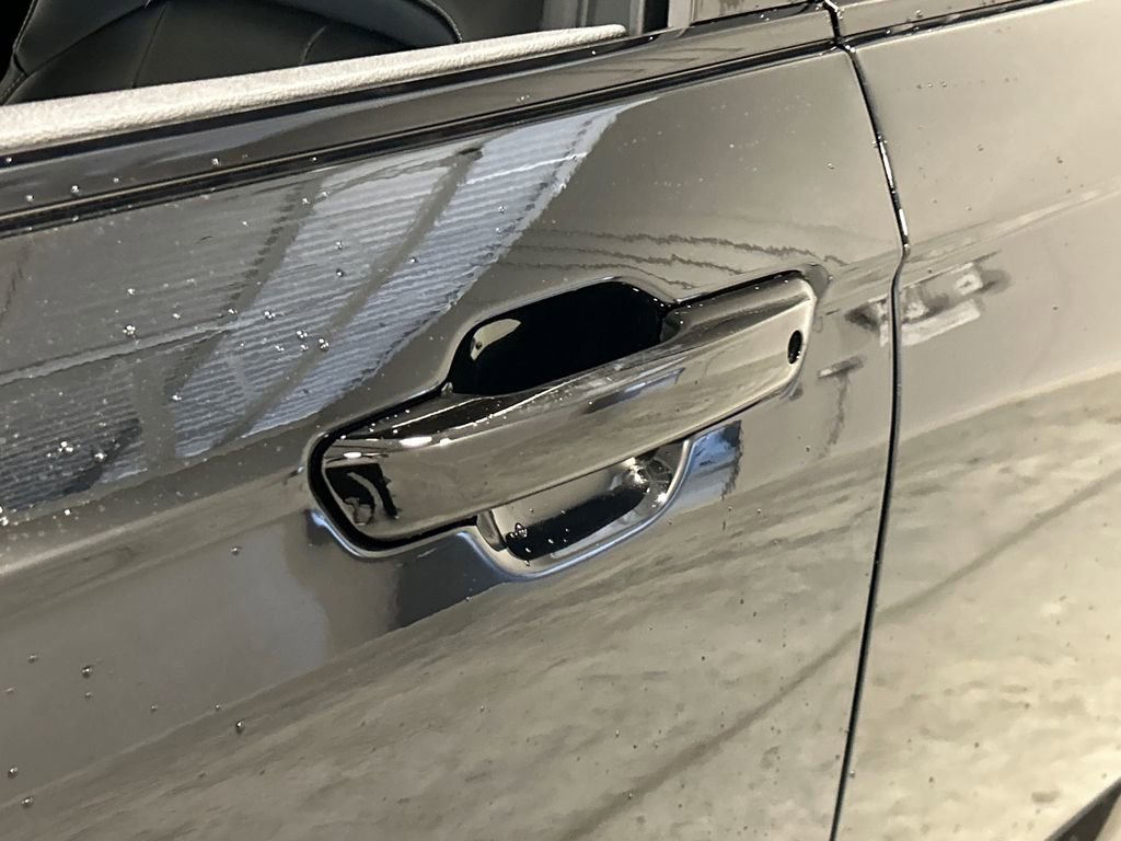 New 2025 Jeep Grand Cherokee Limited w/ Luxury Tech Group II image 13