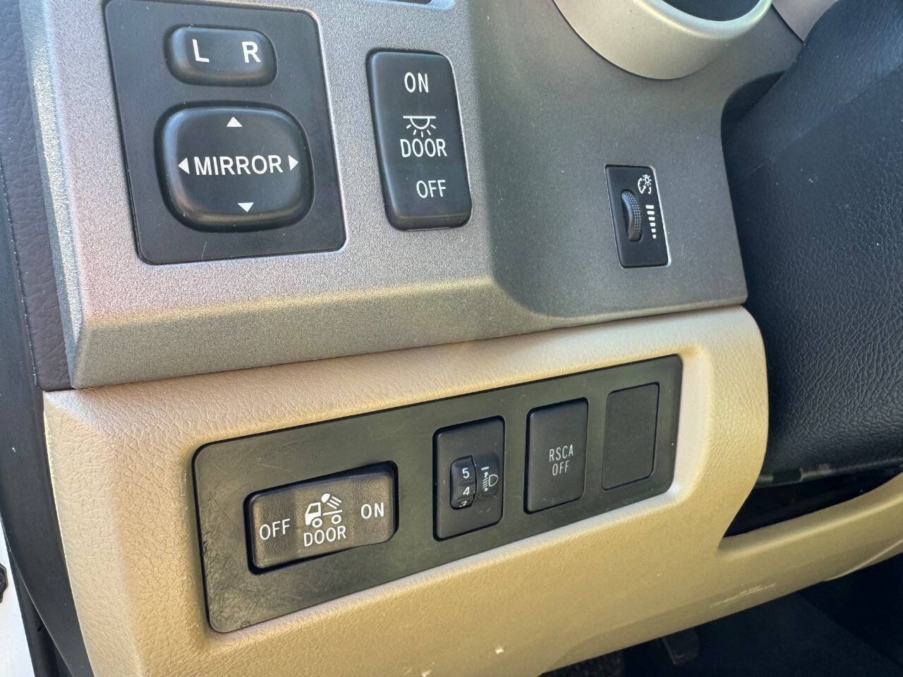 Used 2013 Toyota Tundra 4x4 Double Cab w/ SR5 Pkg image 9