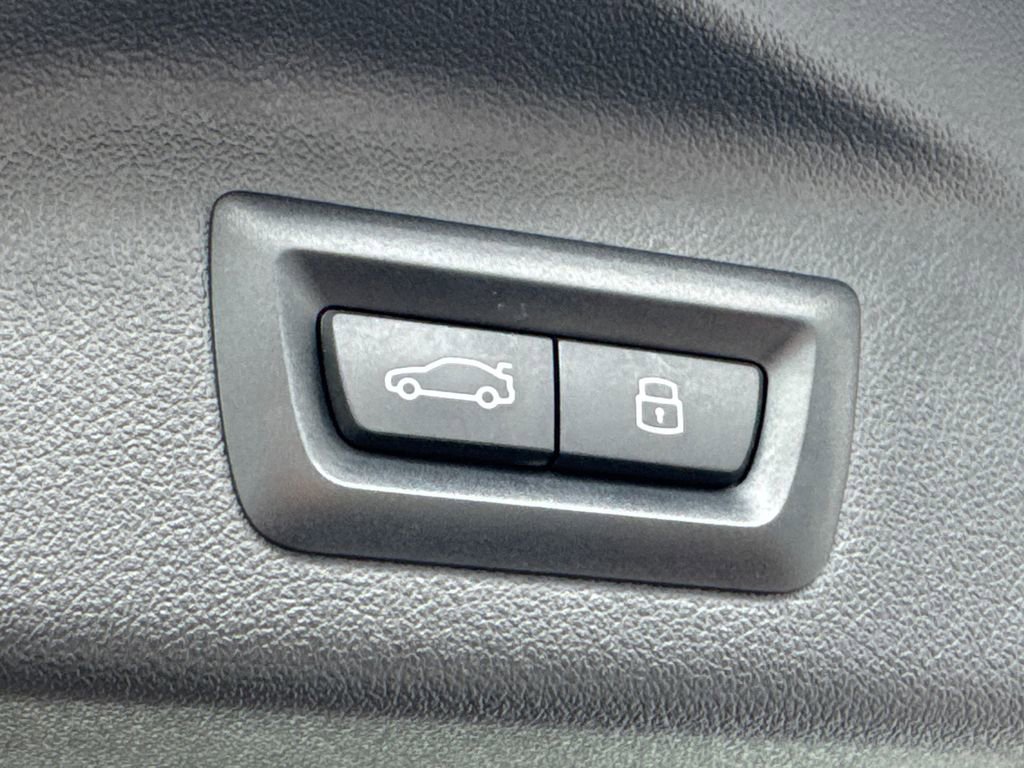 Used 2024 BMW X7 xDrive40i w/ Premium Package image 34