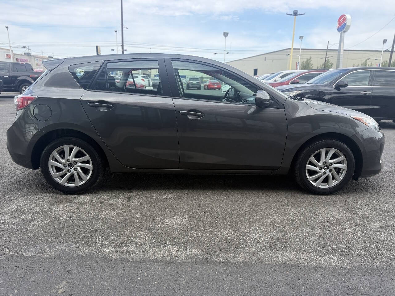 Used 2013 MAZDA MAZDA3 i Touring FWD image 4