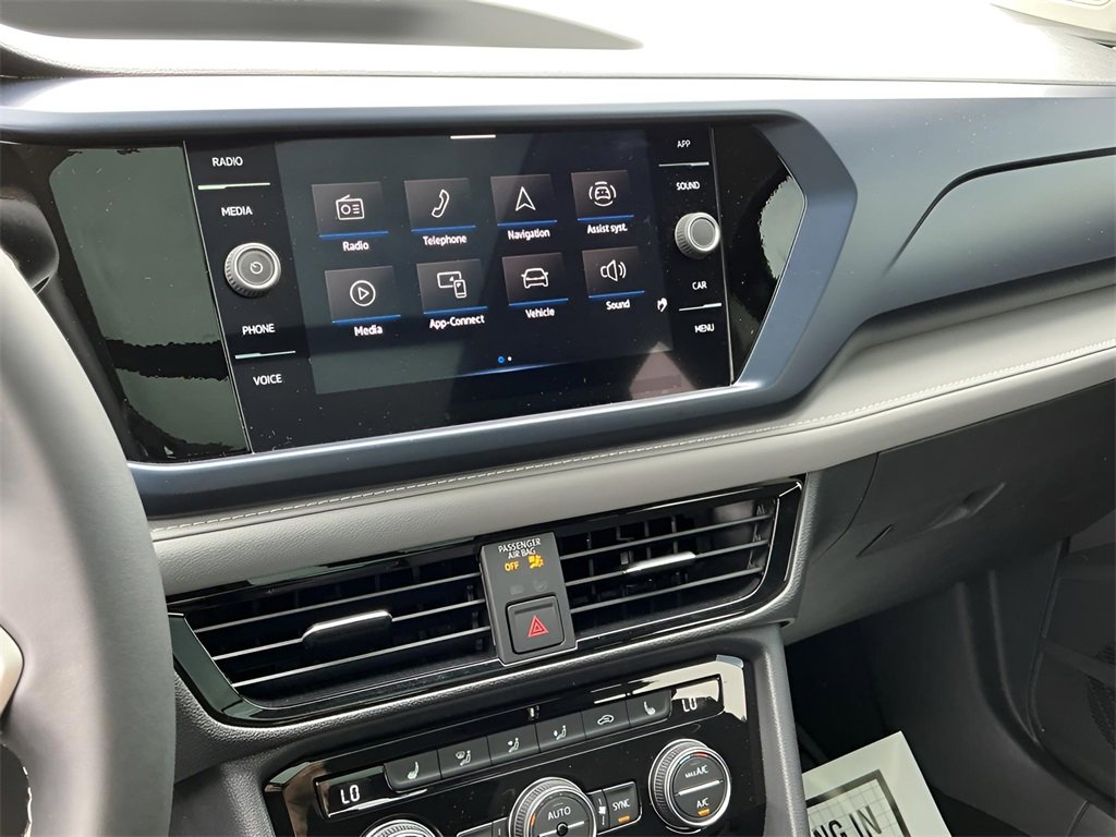 Used 2024 Volkswagen Taos SE w/ Panoramic Sunroof Package image 27