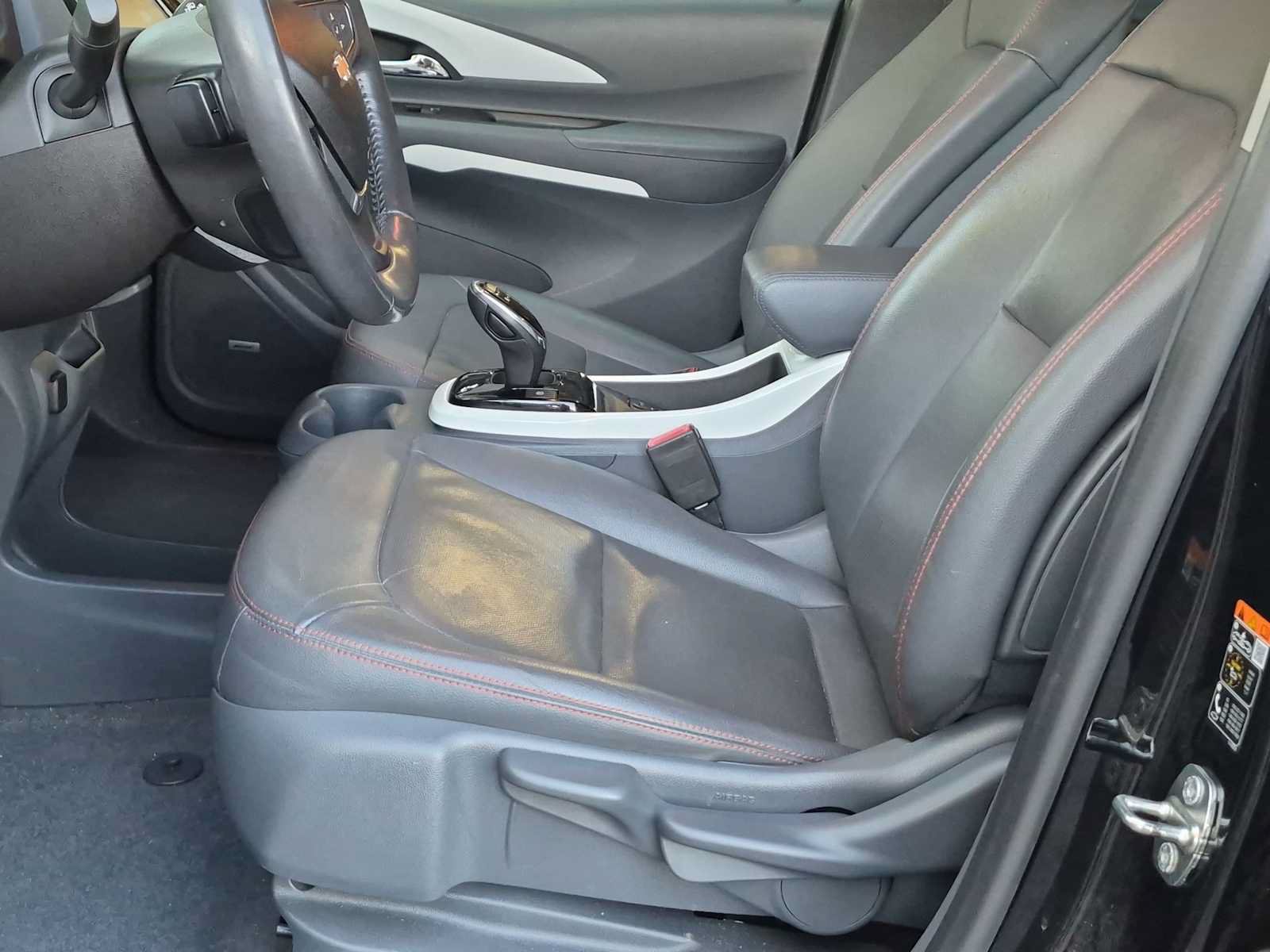 Used 2019 Chevrolet Bolt Premier w/ Infotainment Package FWD image 17