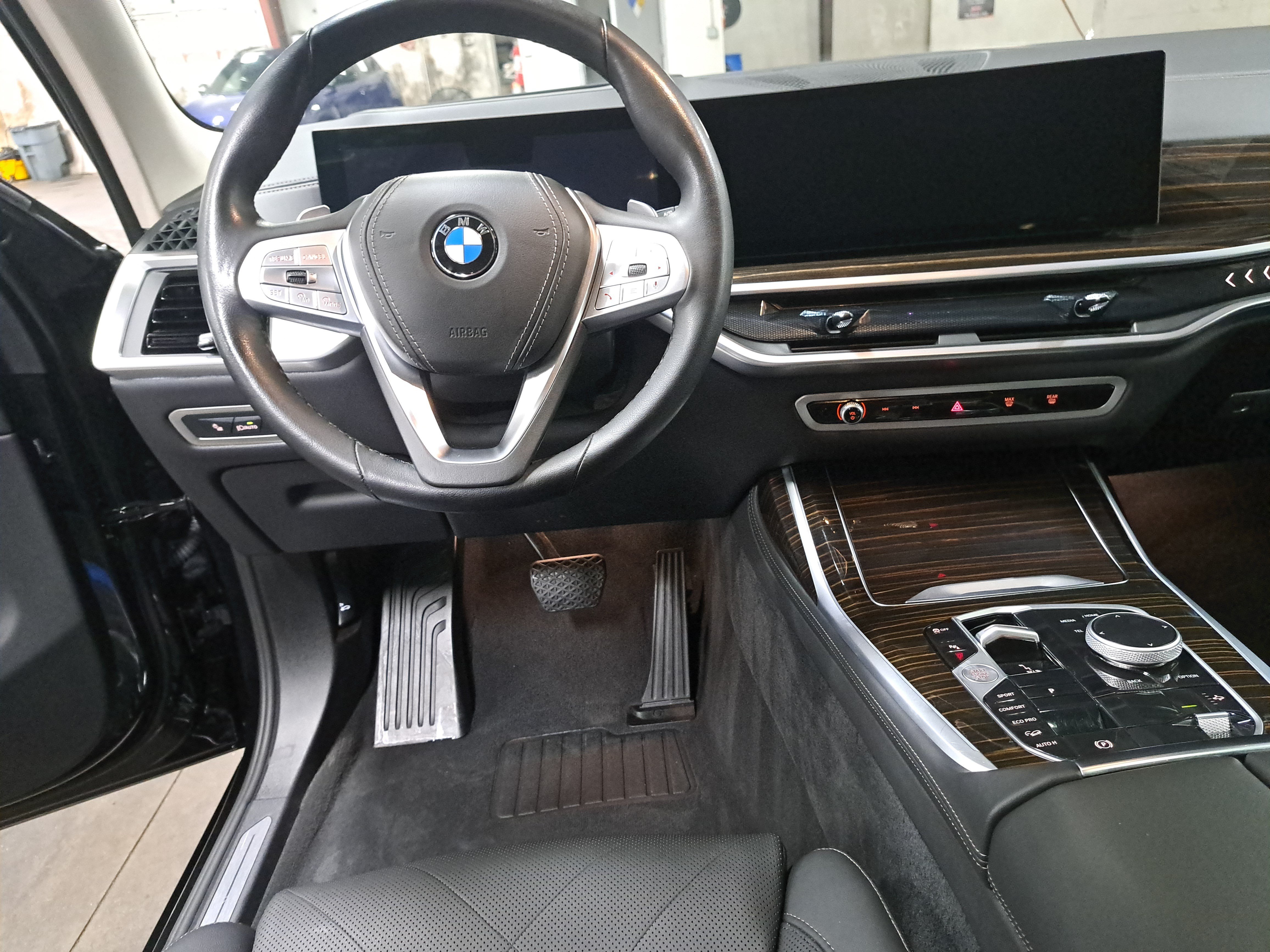 Used 2025 BMW X7 xDrive40i w/ Premium Package AWD/4WD image 18