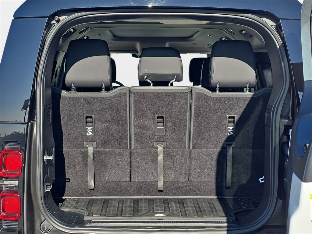 Certified 2023 Land Rover Defender 130 X-Dynamic SE image 14
