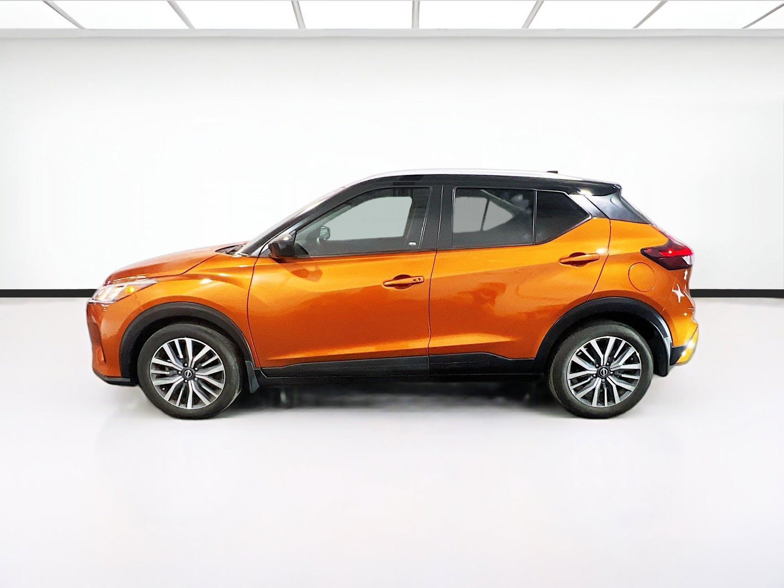 Used 2023 Nissan Kicks SV FWD image 21