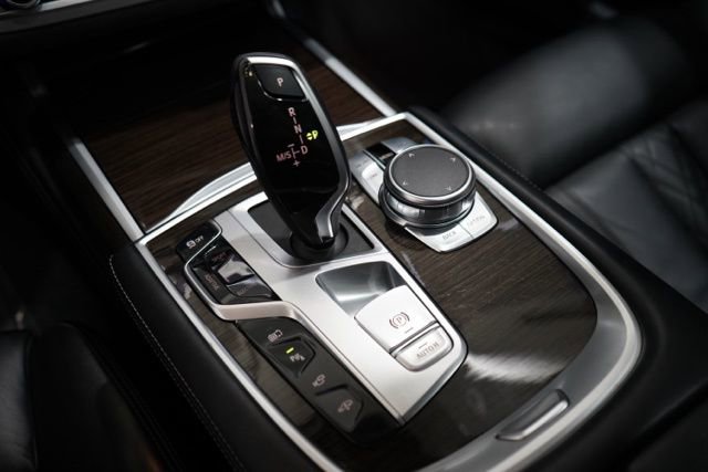 Used 2020 BMW 745e xDrive image 31